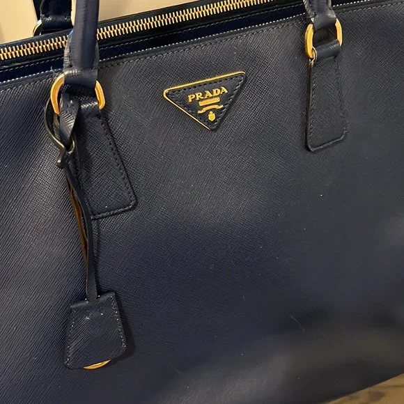 Prada bag - Picture 3 of 10